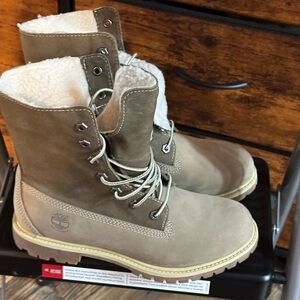 Timberland Light Brown Boots with White Lining